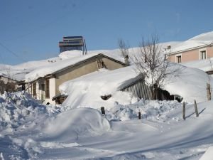 Tipi sonrası evler kar altında kaldı