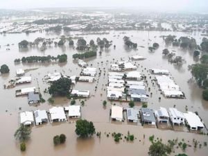Avustralya'da sel nedeniyle yüzlerce ev sular altında kaldı