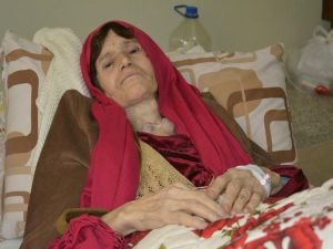 Kanser hastası Suriyeli kadın yokluk içinde hayata tutunuyor