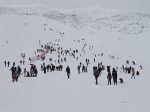 Muş'ta kayak merkezini 30 bin kişi ziyaret etti