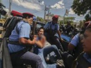 Nikaragua'da da tansiyon yükseldi: 100 gözaltı