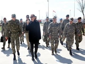 Mili Savunma Bakanı Akar Mardin'de