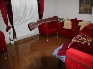 Evlerini su basan vatandaşlardan yardım çağrısı