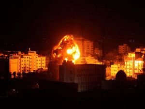 Siyonistler Gazze'ye hava saldırısı düzenledi