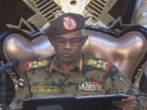 Sudan'da ordu darbeyle yönetime el koydu
