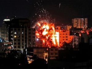 Siyonistler AA'nın Gazze'deki bürosunu bombaladı