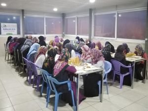 IHO EBRAR'dan medrese öğrencilerine iftar yemeği