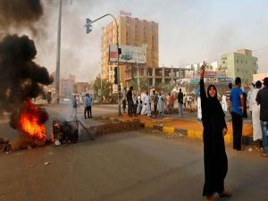 Sudan'da ordu protestoculara saldırdı: 35 ölü