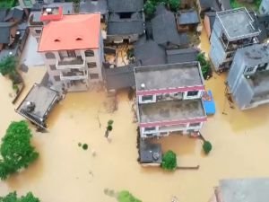 Çin’de sel felaketi: En az 61 ölü