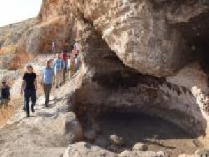 Viranşehir'deki mağara ve kaya evler turizme kazandırılmayı bekliyor