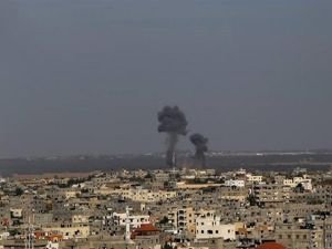 İşgal rejimi Gazze'nin güneydoğusuna top atışlarıyla saldırdı