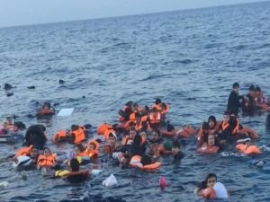 Libya'da mülteci teknesi battı: En az 40 ölü