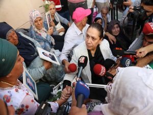 ​Diyarbakır Milletvekili Eronat'tan oturma eylemindeki annelere destek