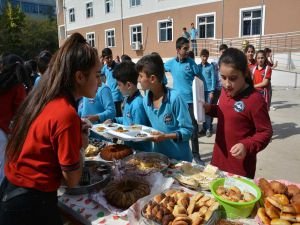 İlik nakli için yardım bekleyen minik Beren'e anlamlı destek