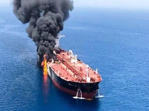 İran tankerine füzeli saldırı