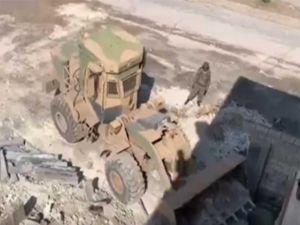 PKK/YPG'ye ait tünel ve mevziler imha ediliyor