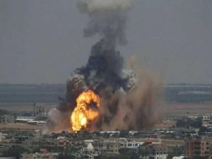 İşgal rejimine ait uçaklar yine Gazze'yi hedef aldı