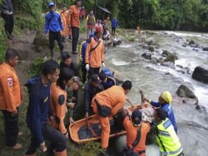 Endonezya'da otobüs kazası: 25 ölü