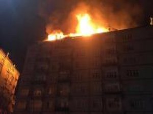 Elazığ'da deprem sonrası bir binada yangın çıktı