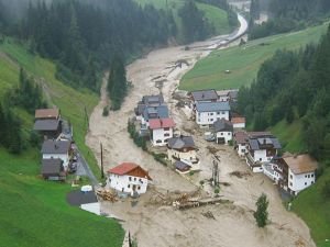 Avrupa’da fırtına ve sel hayatı olumsuz etkiledi
