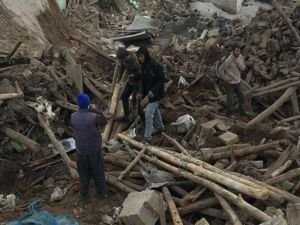 İran'daki deprem dolayısıyla Van'da 8 kişi hayatını kaybetti, enkaz altında kalanlar var
