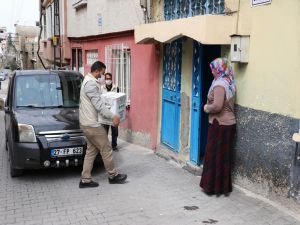 Gaziantep Umut Kervanı ihtiyaç sahiplerine "Ramazan kolisi" dağıttı