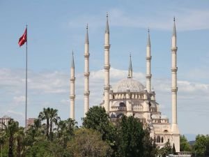 Adana Sabancı Merkez Camii'nde buruk bir Ramazan yaşanıyor