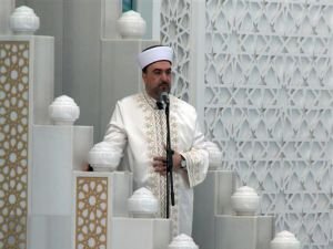 Cuma namazı, Ahmet Hamdi Akseki Camii’nde