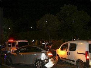 Ankara’da polis uygulama noktasına araç daldı: 7 yaralı (YENİLENDİ)