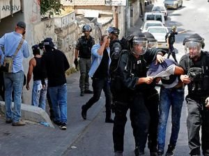 Siyonist işgal rejimi 6 Filistinliyi esir aldı