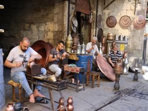 Gaziantep’in tarihi Bakırcılar Çarşısı’nda çekiç sesleri yeniden yükseldi