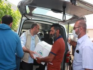Bingöl Umut Kervanı depremzedelere gıda yardımında bulundu