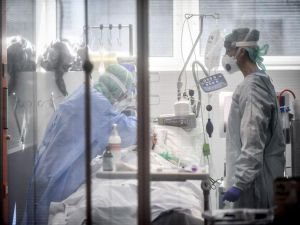 Rusya'da yaklaşık 500 sağlık personeli Covid-19 nedeniyle öldü
