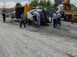 ​ Malatya'da freni boşalan kamyon ortalığı birbirine kattı