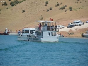 Ilısu Barajında tekneciler arasında kavga: 6 yaralı