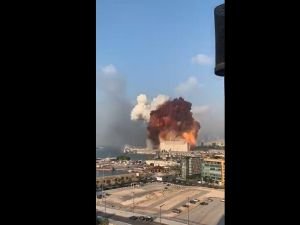 Beyrut'ta büyük bir patlama meydana geldi