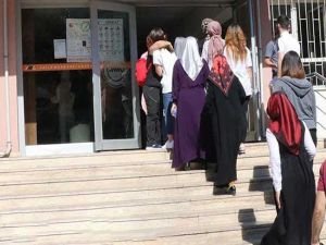 Dikey Geçiş Sınavı 81 il merkezi ve Lefkoşa'da başladı