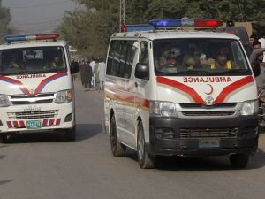Pakistan'da üstü yolcu dolu minibüs kaza yaptı: 10 ölü 20 yaralı