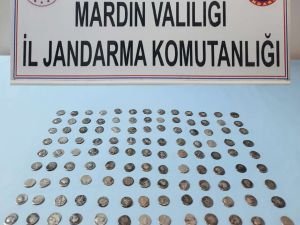 Mardin'de bir araçta 117 tarihi sikke ele geçirildi