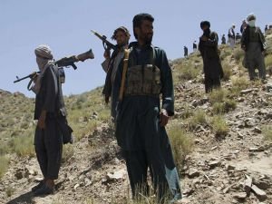 3 Afgan komutan, 60 kişilik askeri birlikleri ile beraber Taliban'a katıldı