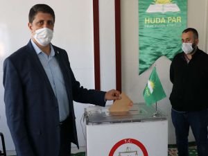 HÜDA PAR Malatya İl Başkanı Mehmet İlker Dönmezer yeniden il başkanlığına seçildi