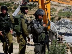 Siyonist işgal rejimi Filistinlilerin evlerini yıkmaya devam ediyor