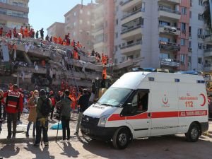 İzmir'deki depremde can kaybı 28'e yaralı sayısı ise 588'e yükseldi