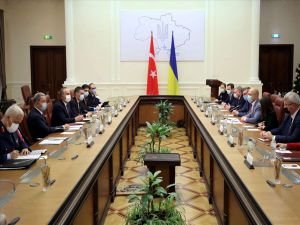 Bakanlar Akar ve Çavuşoğlu Ukrayna Başbakanı Şmıgal ile görüştü