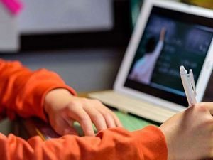 Malatya'da uzaktan eğitime destek için tablet dağıtıldı
