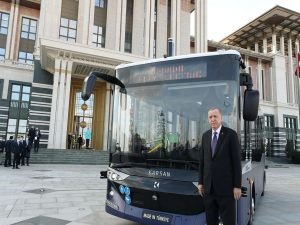 Cumhurbaşkanı Erdoğan elektrikli sürücüsüz otobüsü test etti