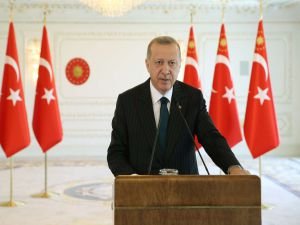 Erdoğan, “Müslümanların mukaddes değerlerine yönelik saldırılar, fikir özgürlüğü parantezine alınarak ısrarla görmezden geliniyor.”