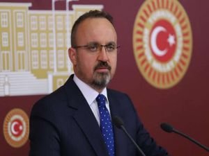 AK Partili Turan, Ayasofya Camii İmamı Boynukalın'ı "sürekli polemik üretmekle" itham etti