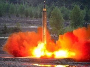 Kuzey Kore iki kısa menzilli balistik füze denemesi yaptı