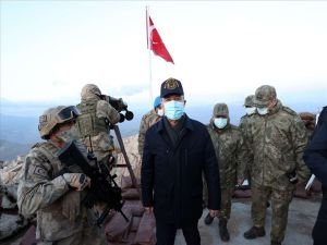 Millî Savunma Bakanı Hulusi Akar TSK Komuta Kademesi ile Namaz Dağı'nda